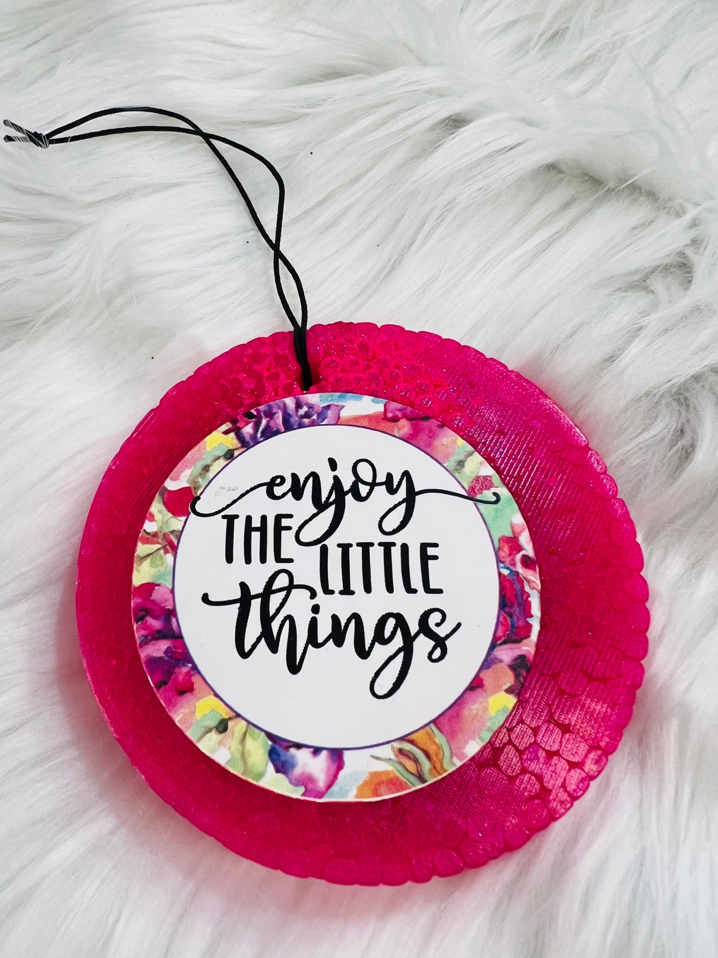 Pink “Enjoy the Little Things”-Dark Kiss